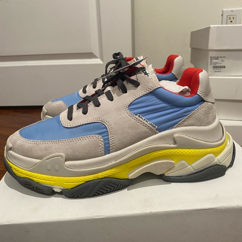 BALENCIAGA TRIPLE S WOMENS SIZE 41